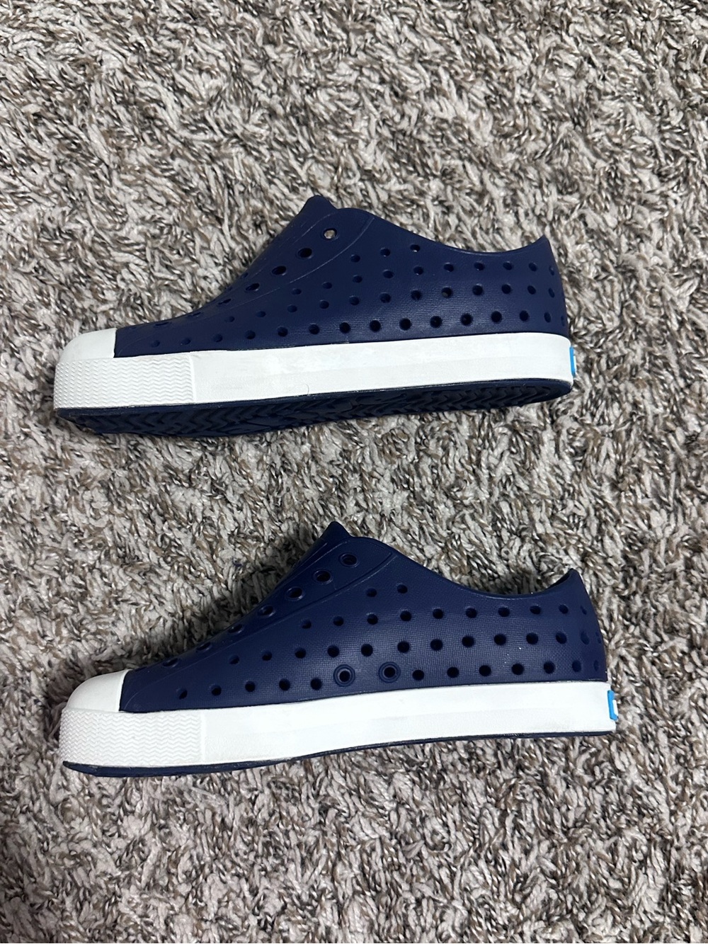 Native boys Jefferson size J1 Slip-On in Navy and White shoes - Picture 4 of 5